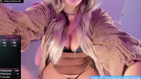 Snapshot of ella_foxx chatting on January 23, 2025, 2:44 am ella_foxx online show from January 23, 2025, 2:44 am