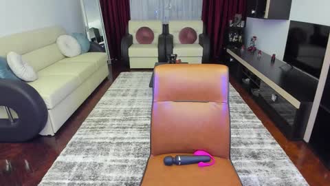 Ella online show from February 9, 2026, 6:01 pm