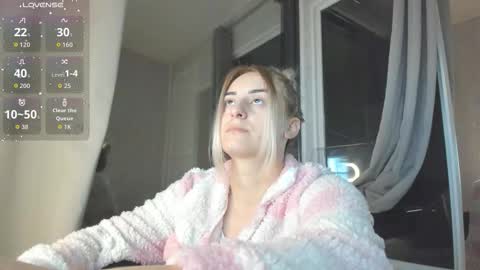 ella_vee online show from October 14, 2025, 2:45 am