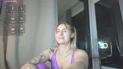 ella_vee online show from October 18, 2025, 2:58 am
