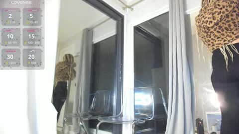 ella_vee online show from October 21, 2025, 2:45 am