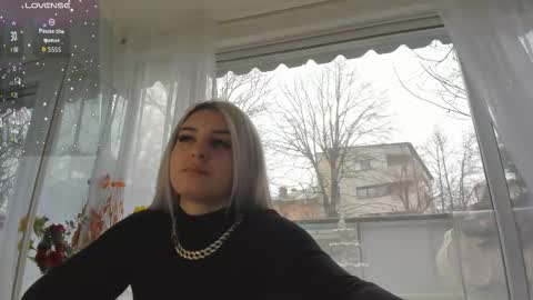 ella_vee online show from March 22, 2026, 7:34 am