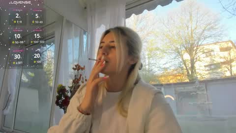 ella_vee online show from April 7, 2026, 5:08 am