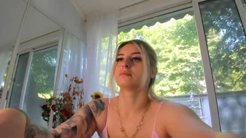 ella_vee online show from May 25, 2026, 5:46 am