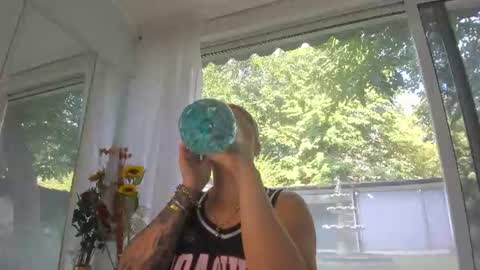 Snapshot of ella_vee chatting on July 24, 2026, 6:22 am ella_vee online show from July 24, 2026, 6:22 am