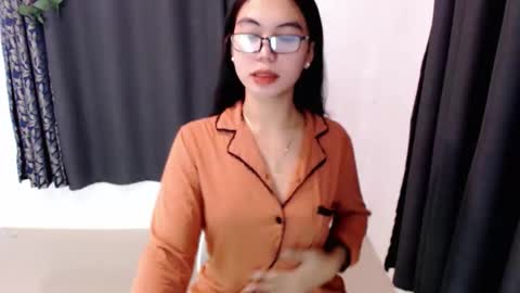 ella_walkerxx online show from September 12, 2025, 2:50 pm