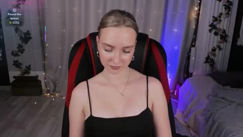 Ella online show from September 24, 2025, 2:42 pm