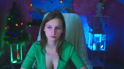 Snapshot of ellahorton chatting on December 10, 2024, 12:38 pm Ella online show from December 10, 2024, 12:38 pm