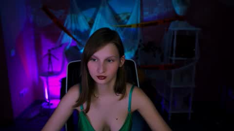 Snapshot of ellahorton chatting on November 1, 2025, 1:02 pm Ella online show from November 1, 2025, 1:02 pm