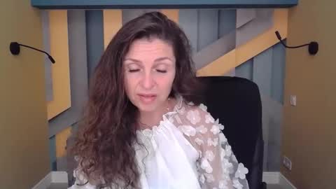 EllaLongs online show from September 16, 2025, 11:33 am