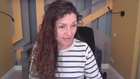 EllaLongs online show from November 2, 2025, 12:29 pm