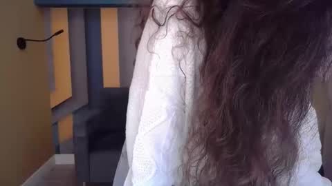 EllaLongs online show from December 22, 2025, 12:35 pm