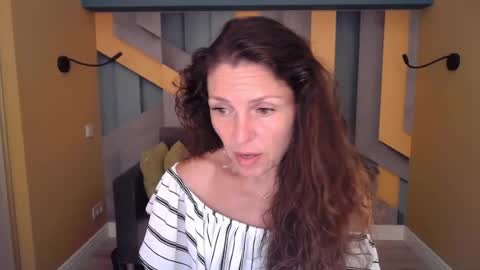 Snapshot of ellalongs chatting on July 1, 2026, 11:23 am EllaLongs online show from July 1, 2026, 11:23 am