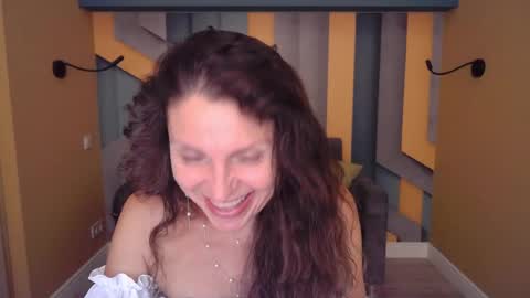 Snapshot of ellalongs chatting on July 18, 2026, 11:14 am EllaLongs online show from July 18, 2026, 11:14 am