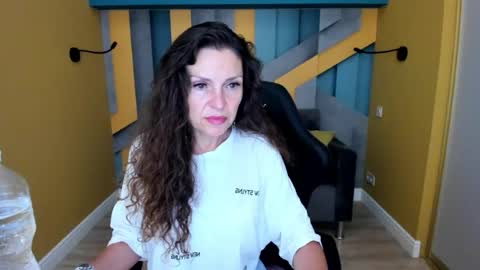 Snapshot of ellalongs chatting on July 31, 2026, 11:42 am EllaLongs online show from July 31, 2026, 11:42 am