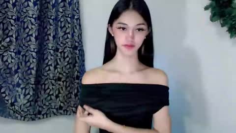 ELLA online show from October 26, 2025, 8:59 pm