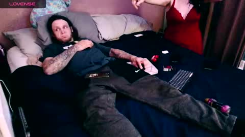 Ella online show from November 7, 2025, 4:23 am