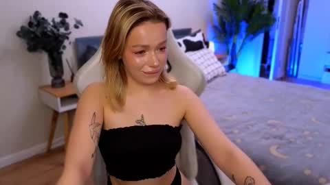 Snapshot of ellatwox chatting on December 15, 2025, 7:23 am Ella online show from December 15, 2025, 7:23 am