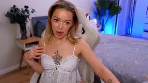 Snapshot of ellatwox chatting on December 16, 2025, 6:29 am Ella online show from December 16, 2025, 6:29 am