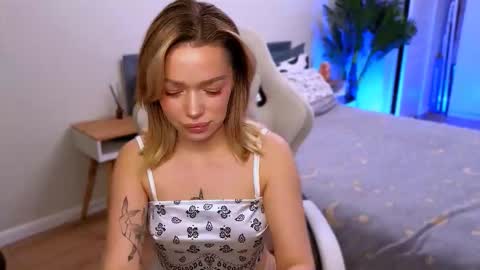 Snapshot of ellatwox chatting on December 19, 2025, 5:47 am Ella online show from December 19, 2025, 5:47 am