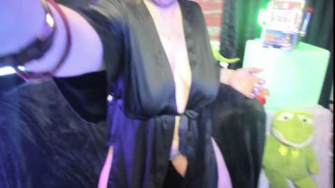 ELLE online show from January 28, 2025, 1:50 am