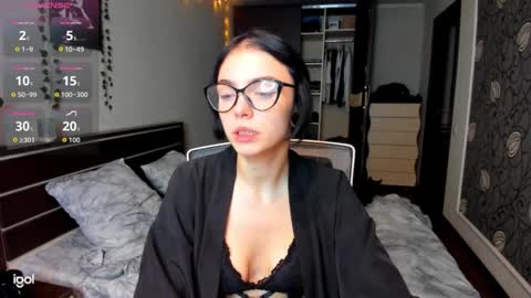 Luna online show from November 5, 2025, 2:06 pm