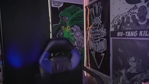 Snapshot of elle_uwu chatting on April 30, 2026, 8:57 pm follow me on instagram . online show from April 30, 2026, 8:57 pm