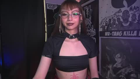 Snapshot of elle_uwu chatting on May 26, 2026, 7:10 pm follow me on instagram . online show from May 26, 2026, 7:10 pm
