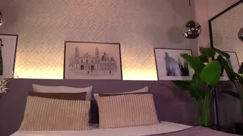 Snapshot of ellediane chatting on February 20, 2025, 12:52 am Elle Diane online show from February 20, 2025, 12:52 am