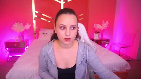 Snapshot of elleebloom chatting on November 3, 2025, 2:29 pm elleebloom online show from November 3, 2025, 2:29 pm