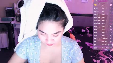 Snapshot of elleelle123 chatting on November 12, 2025, 12:44 am Ann online show from November 12, 2025, 12:44 am