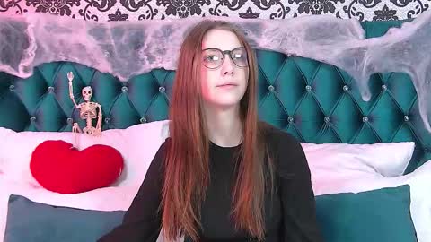 EllenBush online show from October 27, 2025, 5:06 pm