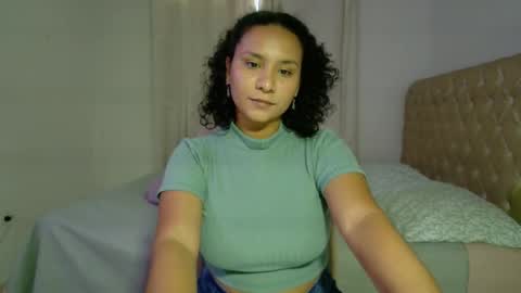 Snapshot of ellette_ chatting on December 4, 2024, 9:02 pm princess online show from December 4, 2024, 9:02 pm