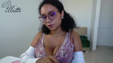 Snapshot of ellette_ chatting on February 6, 2025, 8:34 pm princess online show from February 6, 2025, 8:34 pm