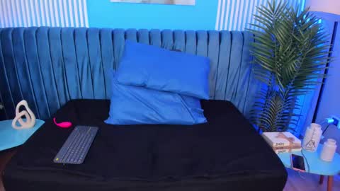 Ellie Taylor online show from February 26, 2025, 3:10 am