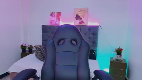  Ellie   online show from September 24, 2025, 12:08 pm