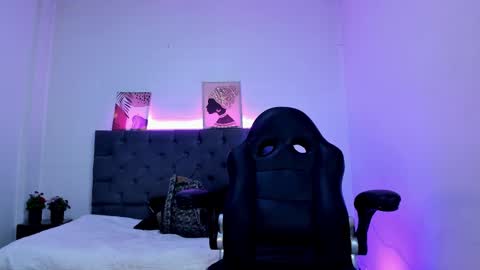  Ellie   online show from October 15, 2025, 11:54 am