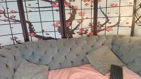 Ellie Bloom online show from January 18, 2026, 6:01 pm