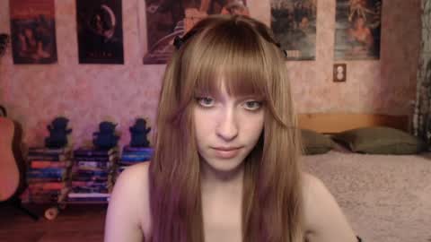 ellie_friendly online show from April 19, 2026, 12:26 pm