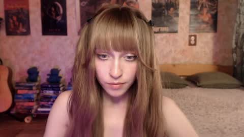 Snapshot of ellie_friendly chatting on June 8, 2026, 12:16 pm ellie_friendly online show from June 8, 2026, 12:16 pm