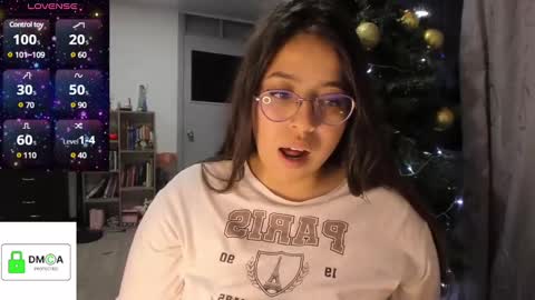 Snapshot of ellie_jones1 chatting on December 10, 2024, 1:32 am Ellie online show from December 10, 2024, 1:32 am