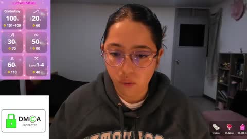 Snapshot of ellie_jones1 chatting on March 1, 2025, 3:32 am Ellie online show from March 1, 2025, 3:32 am