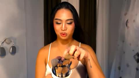 ellie online show from November 24, 2025, 5:12 pm