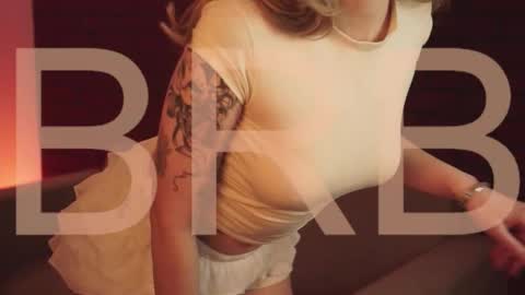 Snapshot of elliecutes chatting on October 19, 2025, 8:04 am elliecutes online show from October 19, 2025, 8:04 am