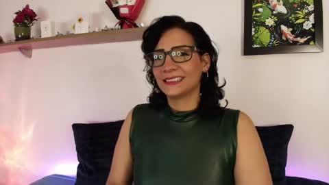 elliee1 online show from April 18, 2026, 1:59 pm