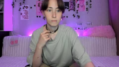 Snapshot of elliefromthemoon chatting on July 17, 2026, 7:08 pm Ellie online show from July 17, 2026, 7:08 pm