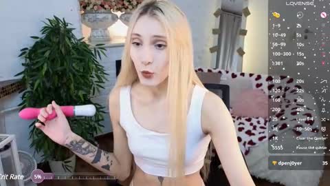 elliefrost online show from February 13, 2025, 9:38 pm