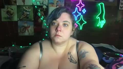 Snapshot of ellielouise11 chatting on January 5, 2025, 3:00 am Ellie Louise online show from January 5, 2025, 3:00 am