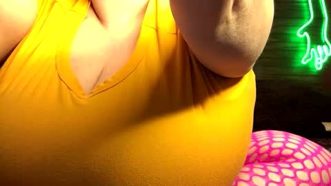 Snapshot of ellielouise11 chatting on January 11, 2025, 4:38 am Ellie Louise online show from January 11, 2025, 4:38 am