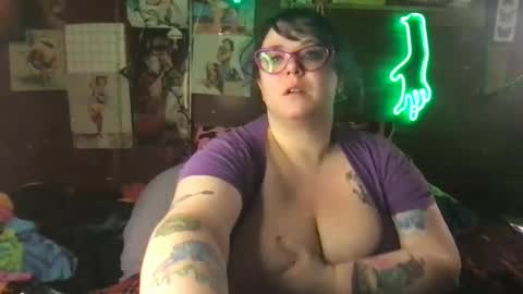 Snapshot of ellielouise11 chatting on March 1, 2025, 2:48 am Ellie Louise online show from March 1, 2025, 2:48 am